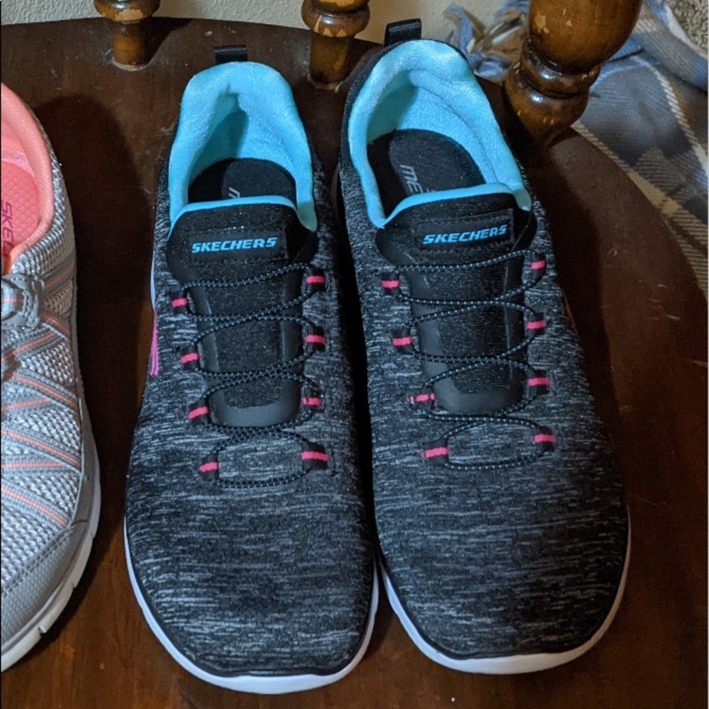 Skechers Summits Memory Foam Sneakers in Black Size 6.5